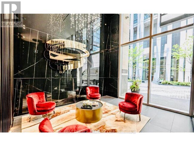 Photo du bâtiment - 11-5311 Yorkville Ave