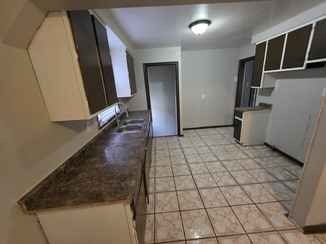 Building Photo - 9086 Plainview Ave