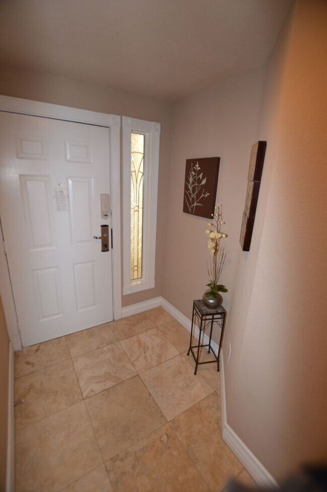 Foto del edificio - Meridian Furnished 2 Bed | 2 Bath Condo wi...