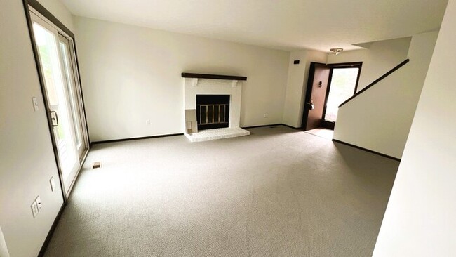Building Photo - Updated Gahanna 3 BR Home