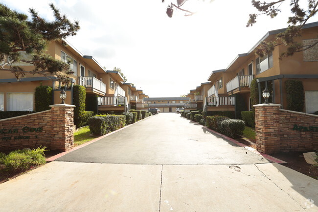 Building Photo - Pelican Cove Apartments