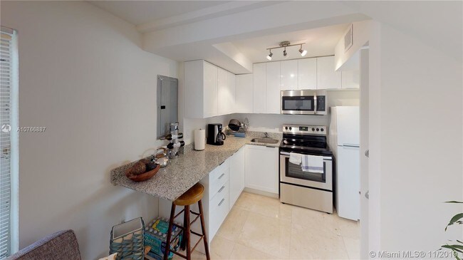 Foto del edificio - 701 NE 164th St