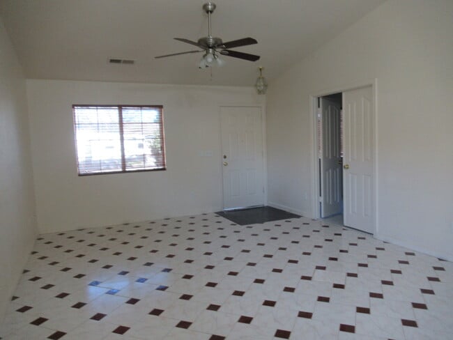 Building Photo - 405 Donner Ct