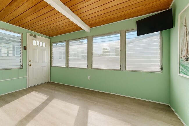 Foto del edificio - 553 72nd Ave