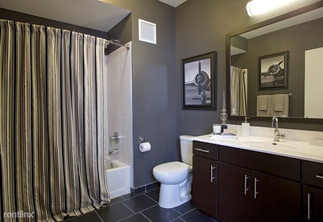 Building Photo - 2 br, 2 bath Condo - 827 West Bradley Pl 909