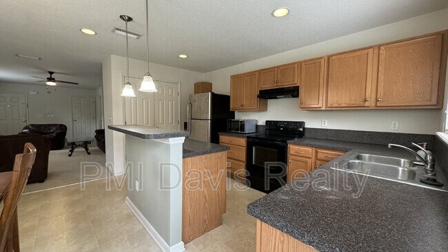 Building Photo - 143 Crete Ct