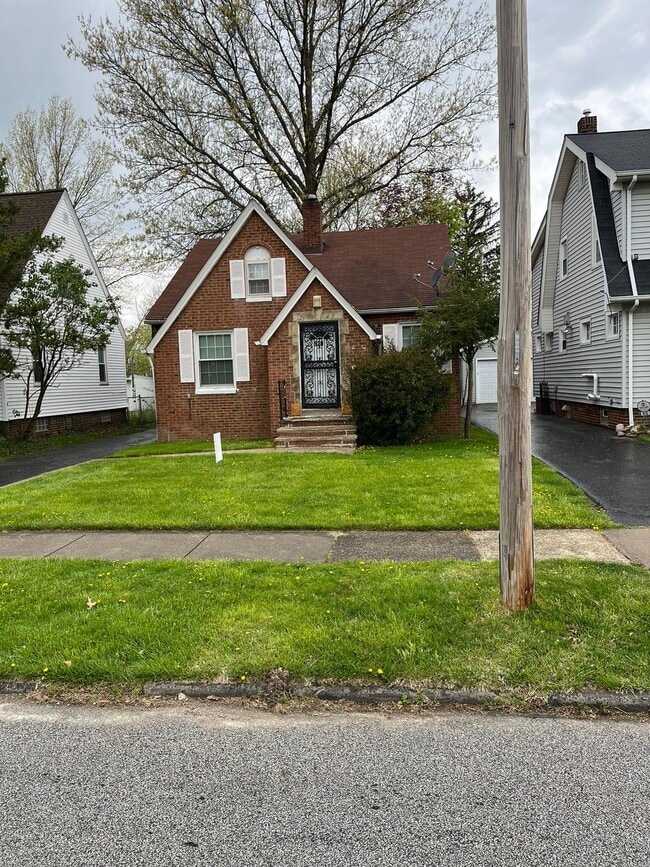 Building Photo - 920 Vineshire Rd