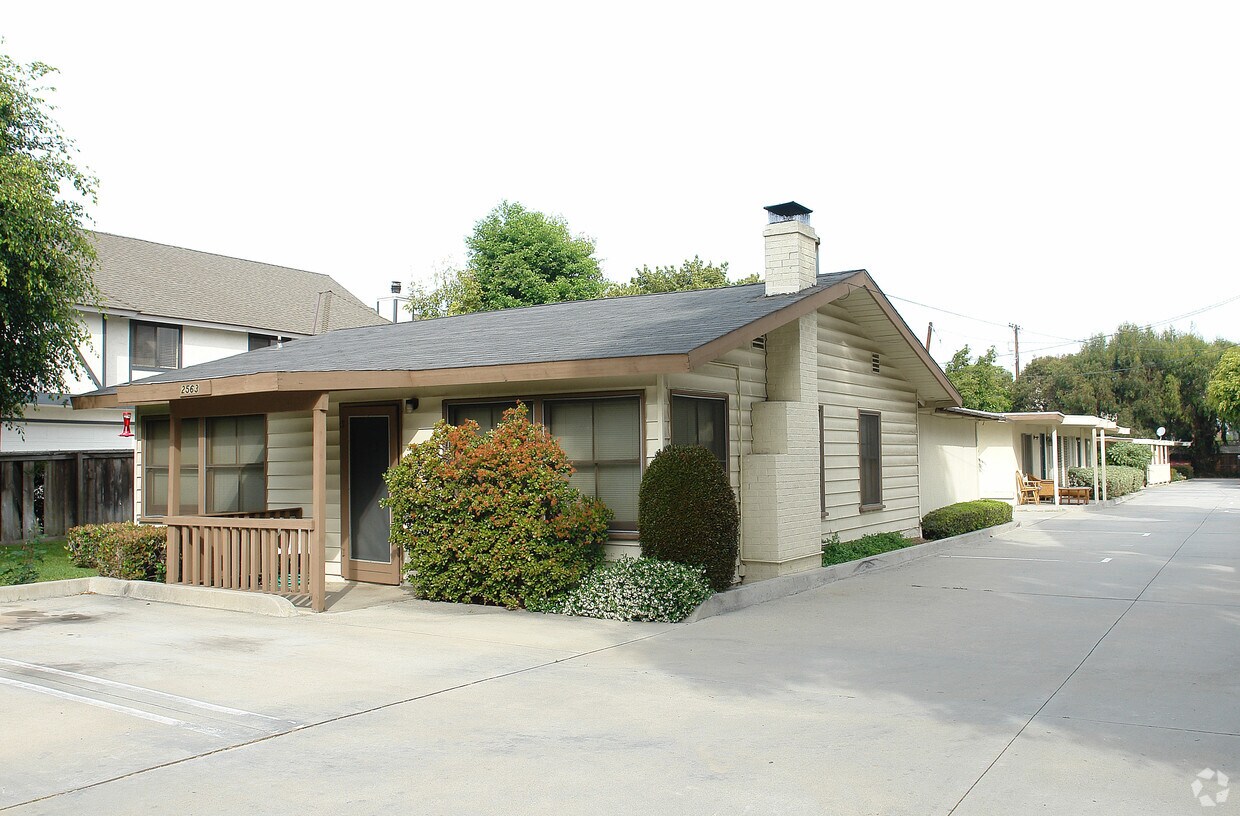 Primary Photo - 2563 Elden Ave