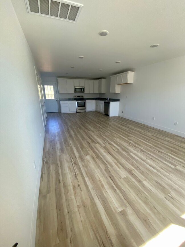 Foto del edificio - Beautiful 3 bedroom/2.5 bathroom duplex in...