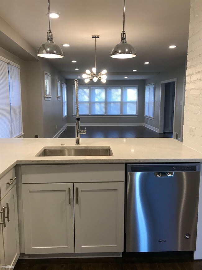 Building Photo - 2 br, 1 bath Duplex - 2976 S Logan Ave