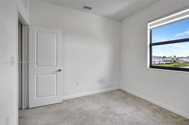 Foto del edificio - 20492 NW 4th Ave