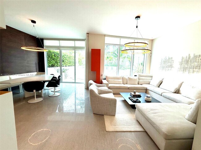 Foto del edificio - 50 South Pointe Dr