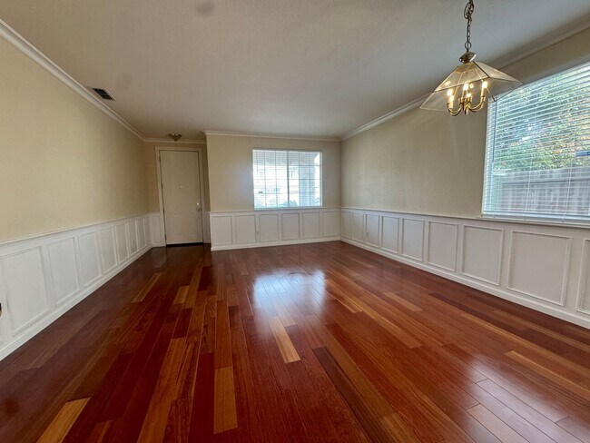 Foto del edificio - Wow! Lovely 4-Bedroom, 3-Bath Home with Solar Panels – Save on Your SMUD Bill!