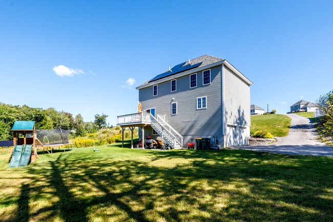 Building Photo - 22 White Pine Dr