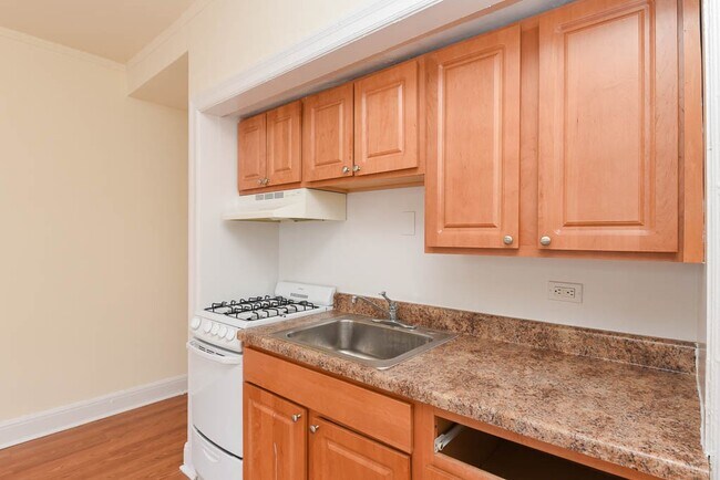 Foto del edificio - 3335 W Diversey Ave