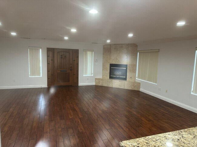Building Photo - 2820 W 154th St