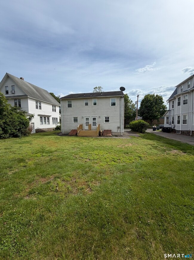 Building Photo - 61 Park Cir