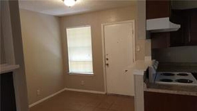 Building Photo - 507 Algerita Dr