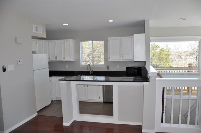 Foto del edificio - 1008 Clayton Nolen Dr