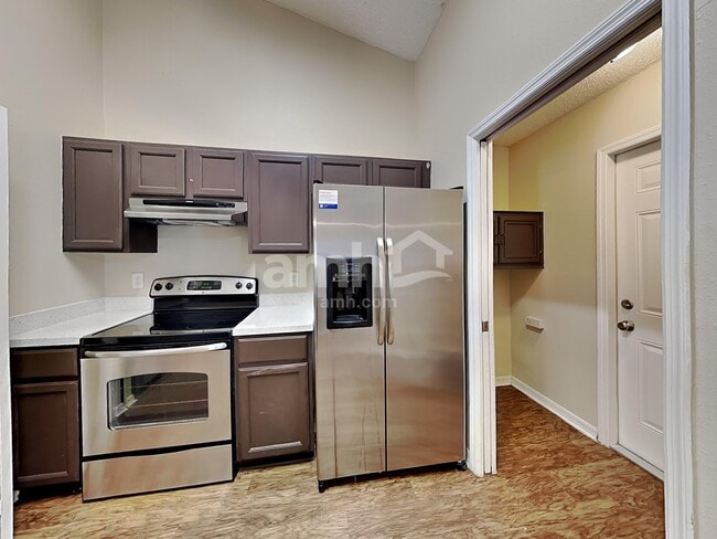 Building Photo - 1757 Chandelier Cir E