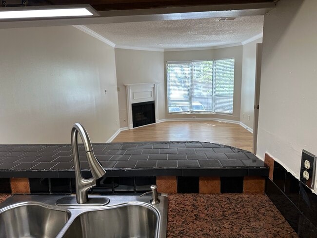 Building Photo - 209 14th St NE