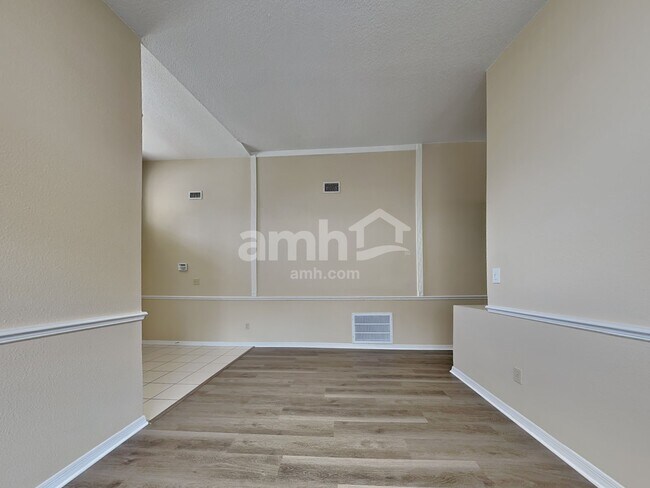 Foto del edificio - 1722 Wakefield Dr