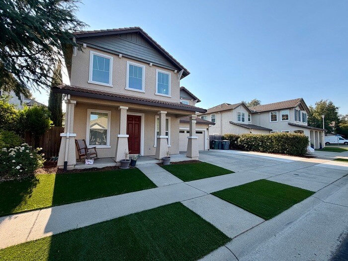 Foto del edificio - Beautiful 4-Bedroom Home in Desirable Loomis!