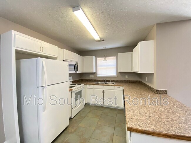 Foto del edificio - 313 Clint Rd