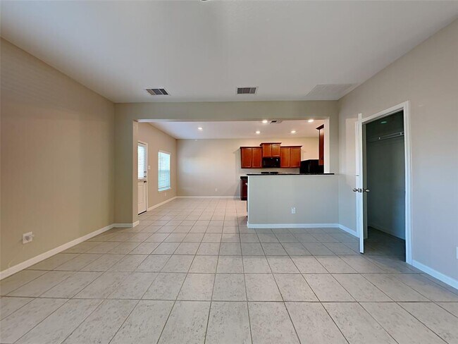 Building Photo - 520 Red Dusk Paint Dr