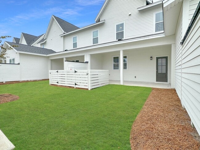 Building Photo - Luxury Townhome with Balcony in Midtown Ne...