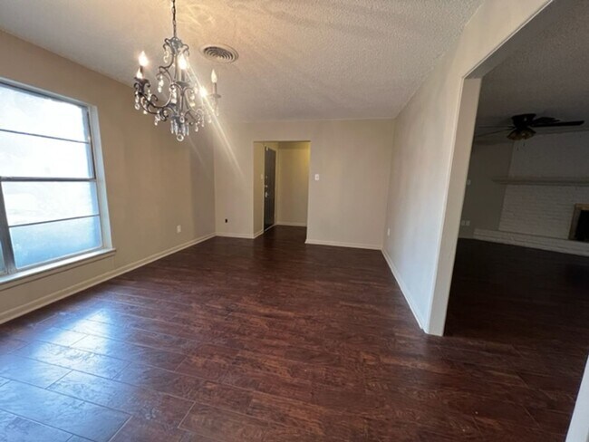 Building Photo - 3626 BROOK HOLLOW DR