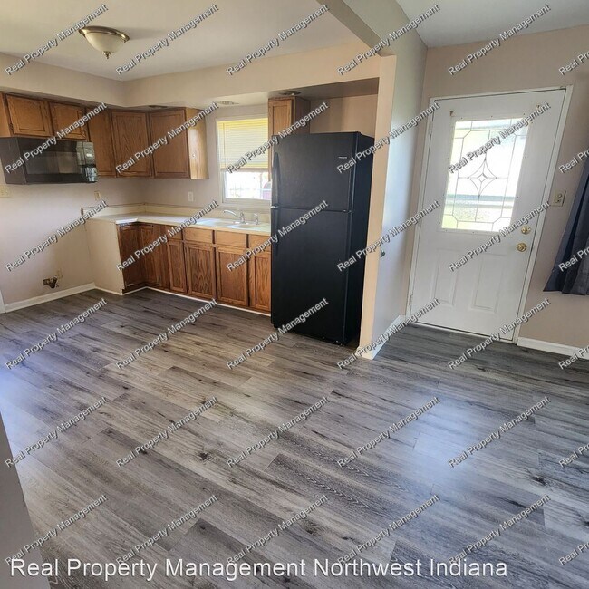 Building Photo - 3 br, 1 bath House - 7626 Walnut Avenue