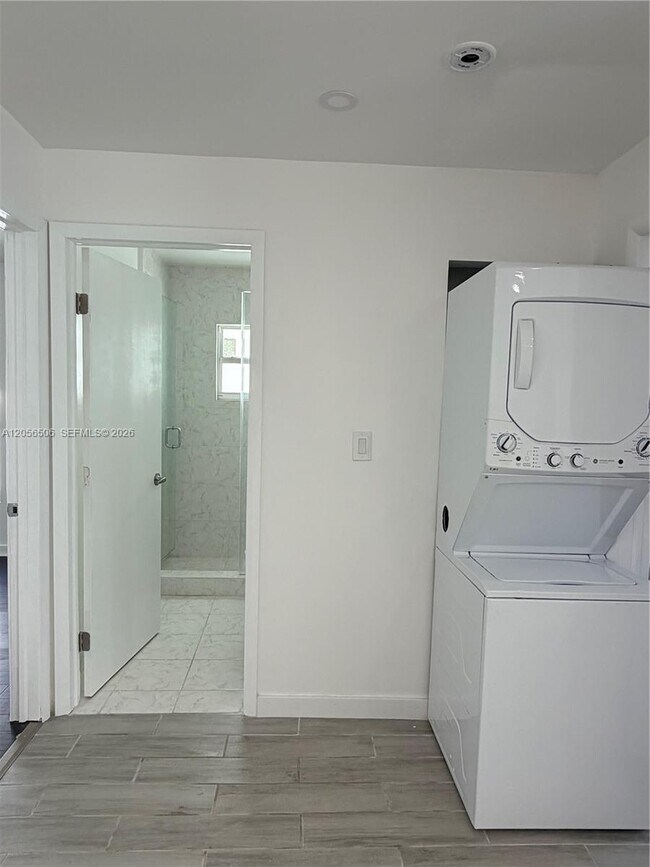 Foto del edificio - 6131 Coral Wy
