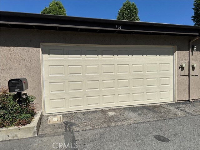 Building Photo - 714 Briarwood Ln