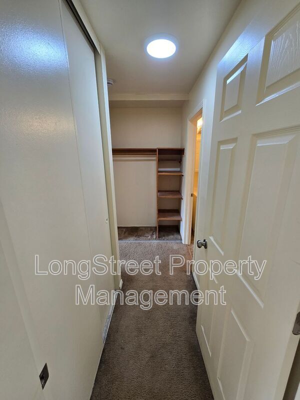 Foto del edificio - 915 SW Adams Ave