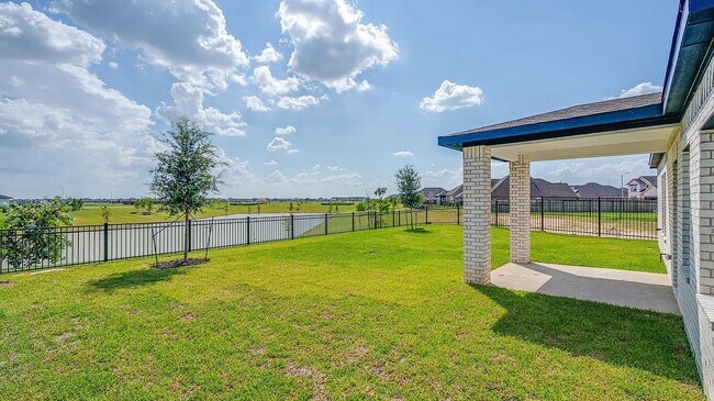 Building Photo - 27327 Blue Pool Dr