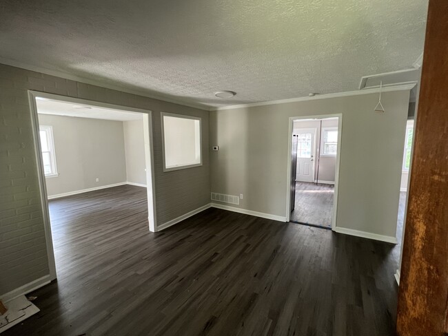 Building Photo - 1408 Doris Dr