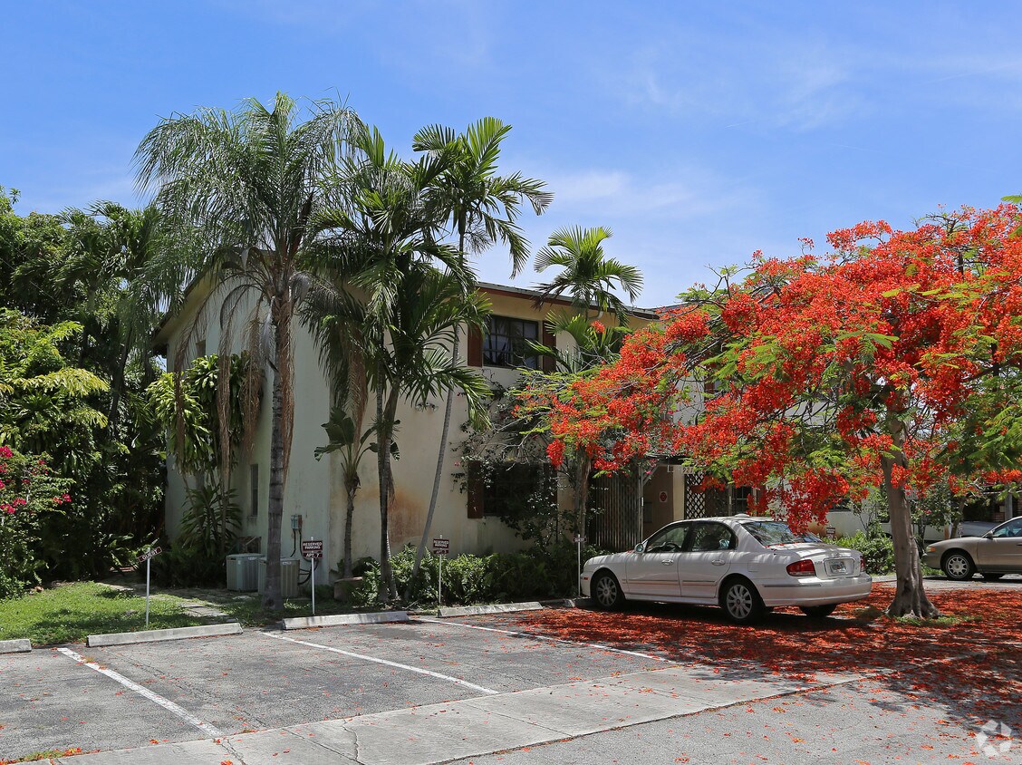 Foto del edificio - 921 NE 16th St