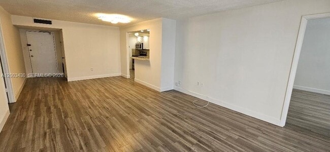 Building Photo - 18051 Biscayne Blvd