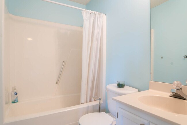 Building Photo - 628 Applecross Dr