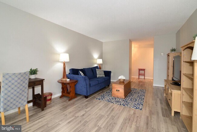 Foto del edificio - 9735 Kings Crown Ct