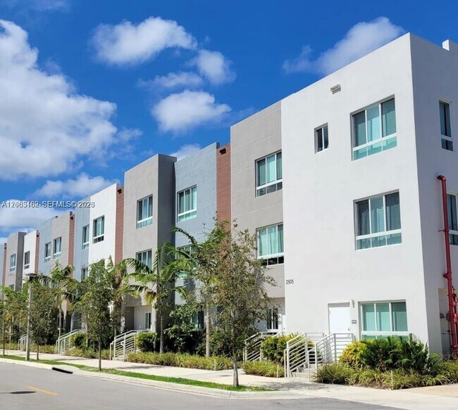 Foto del edificio - 2561 NE 193rd St