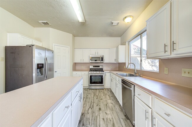 Foto del edificio - 13030 Richmond Ave