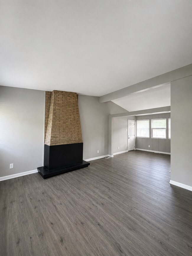 Foto del edificio - HALF OFF SECURITY DEPOSIT! Renovated 3BR/2BA Home with Garage & Huge Yard