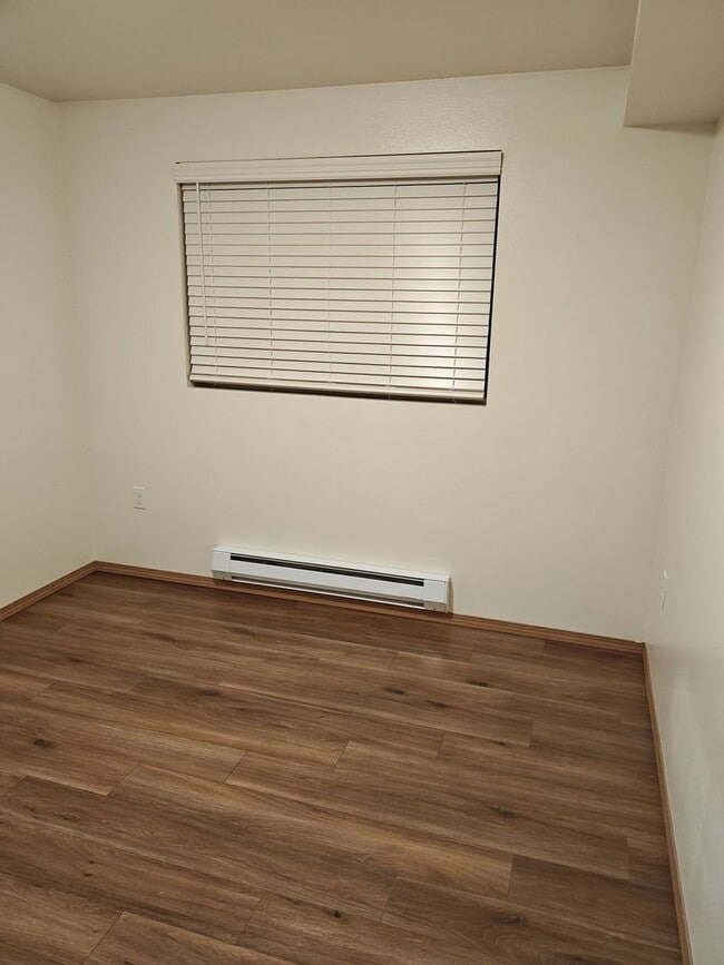 Building Photo - 3 bedroom with private balcony