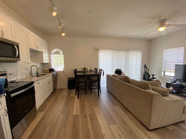 Foto del edificio - Walk to UF/Downtown! Lofts at West University Avenue