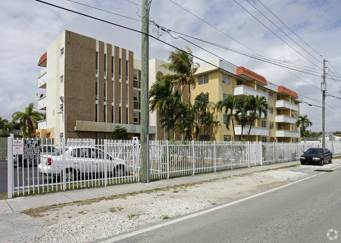 Building Photo - Biscayne Tower Apartments