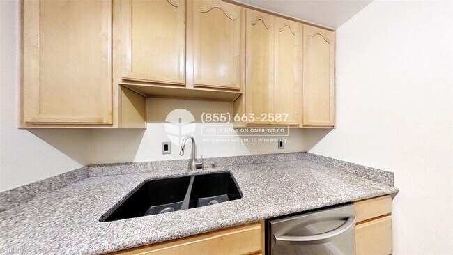 Foto del edificio - 1237 Shelter Creek Ln