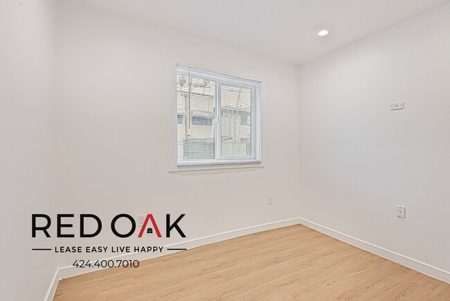 Foto del edificio - 3152 James M Wood Blvd