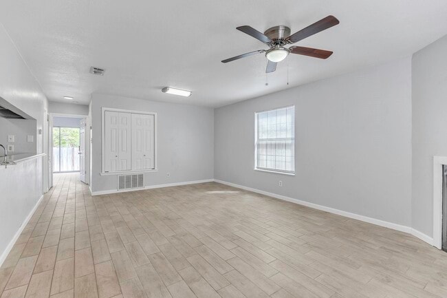 Foto del edificio - 107 Shannon Cir